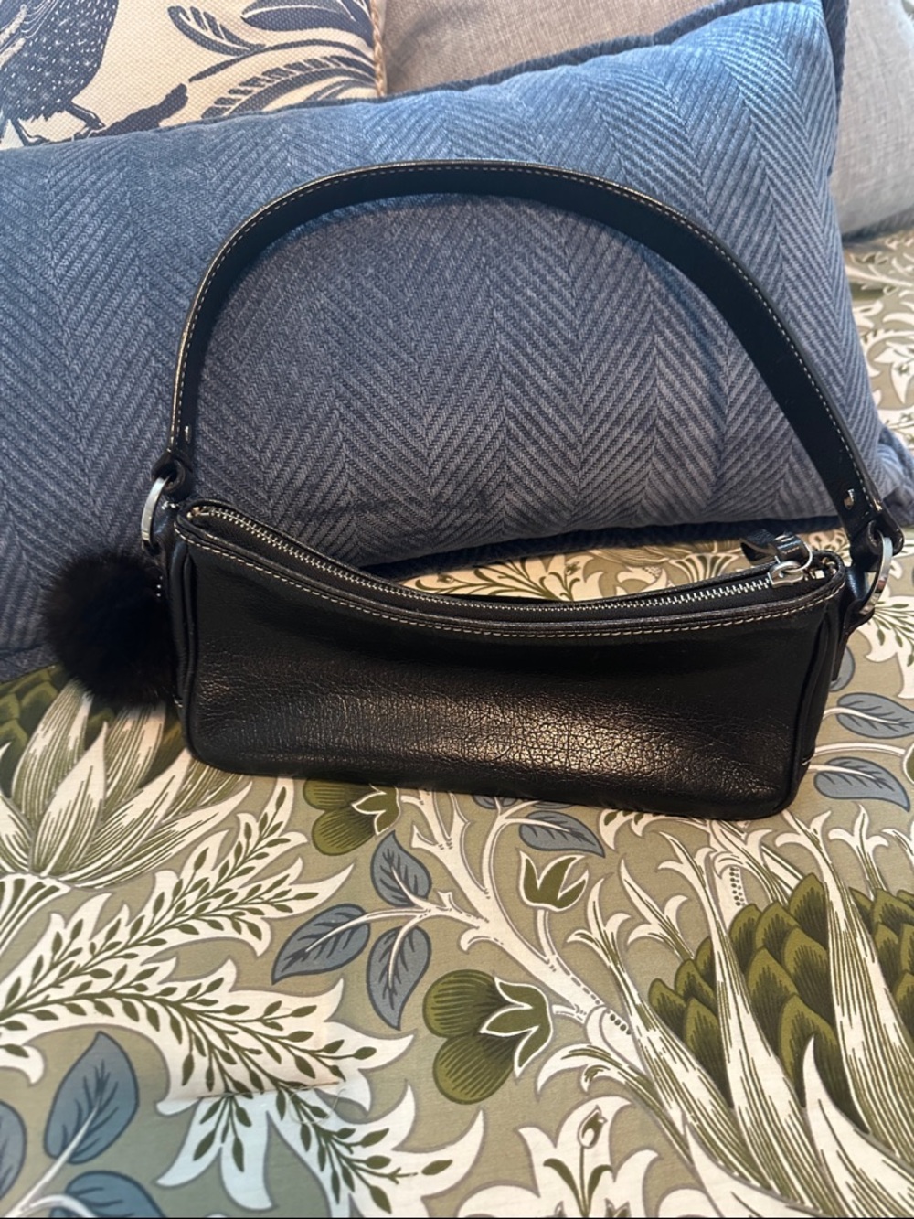 Kate Spade black long shoulder bag. Fur charm. Good condition.